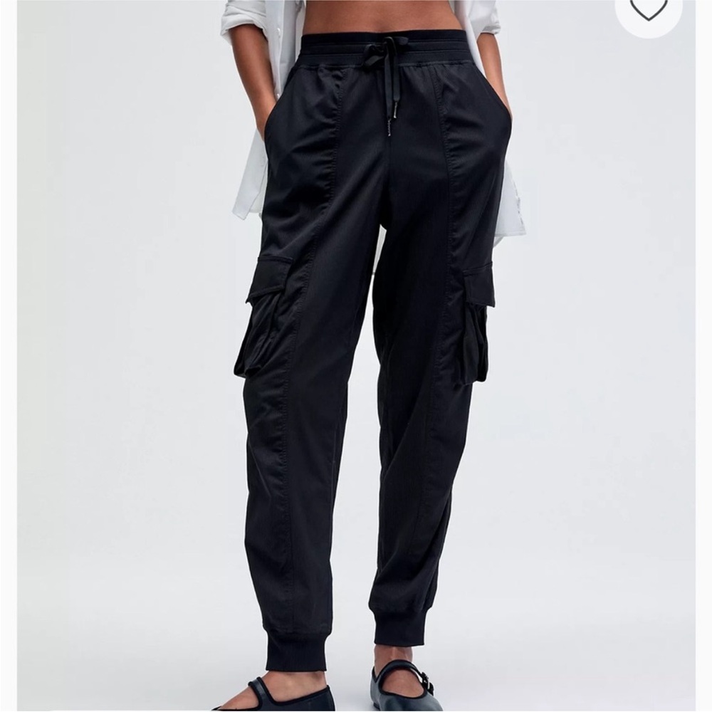 lululemon relaxed fit Mid-Rise Cargo Jogger